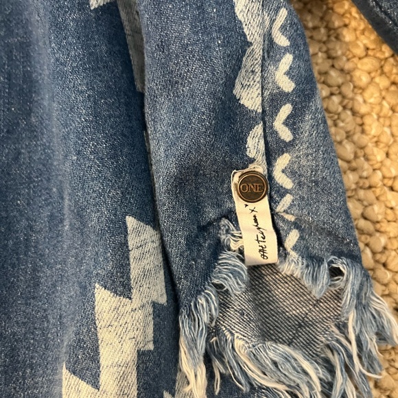 One Teaspoon Off the Shoulder Denim Top - Picture 5 of 7